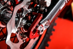 Quick-release rear brake caliper support  Low-Res