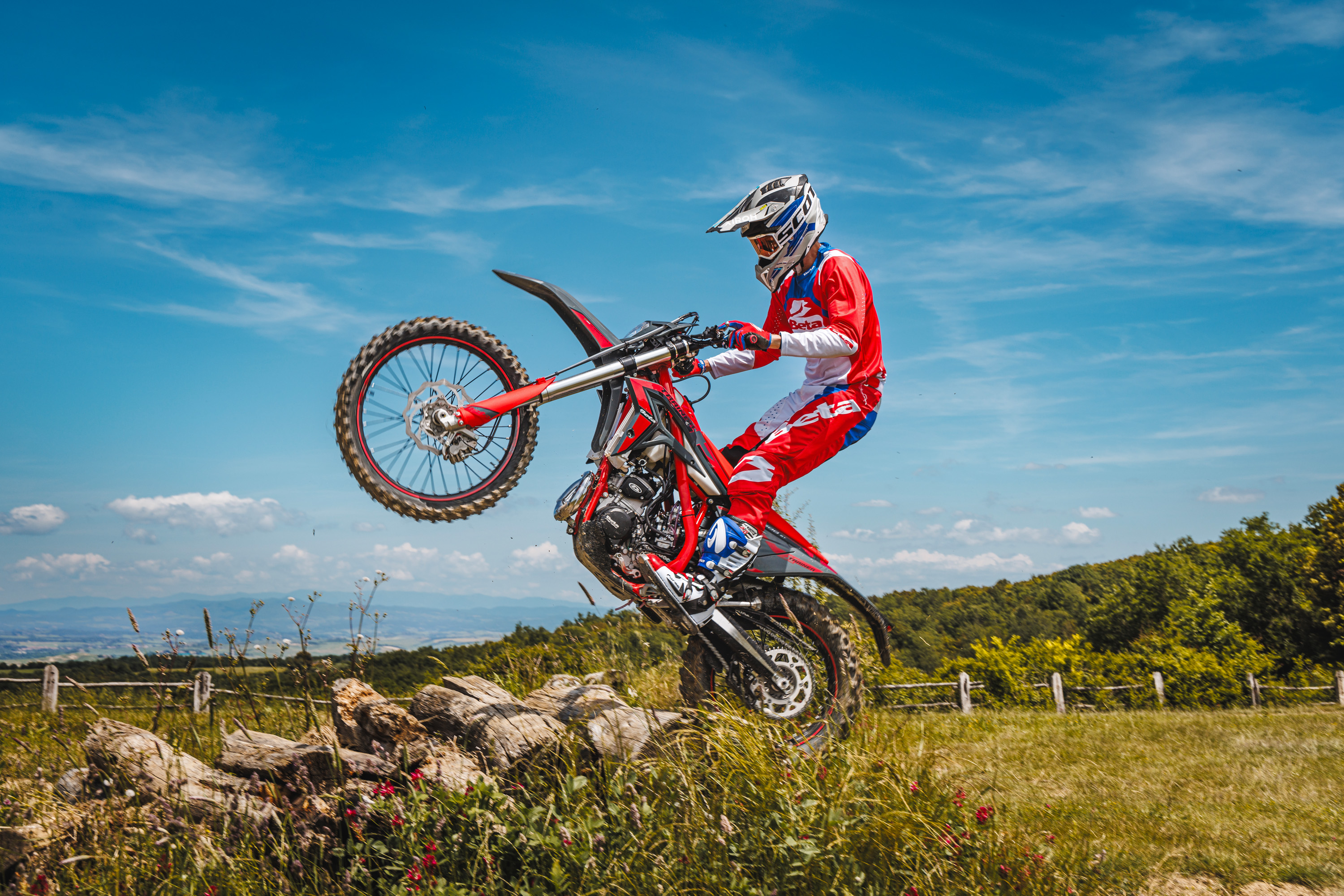 2025 XTRAINER – Beta USA Gallery