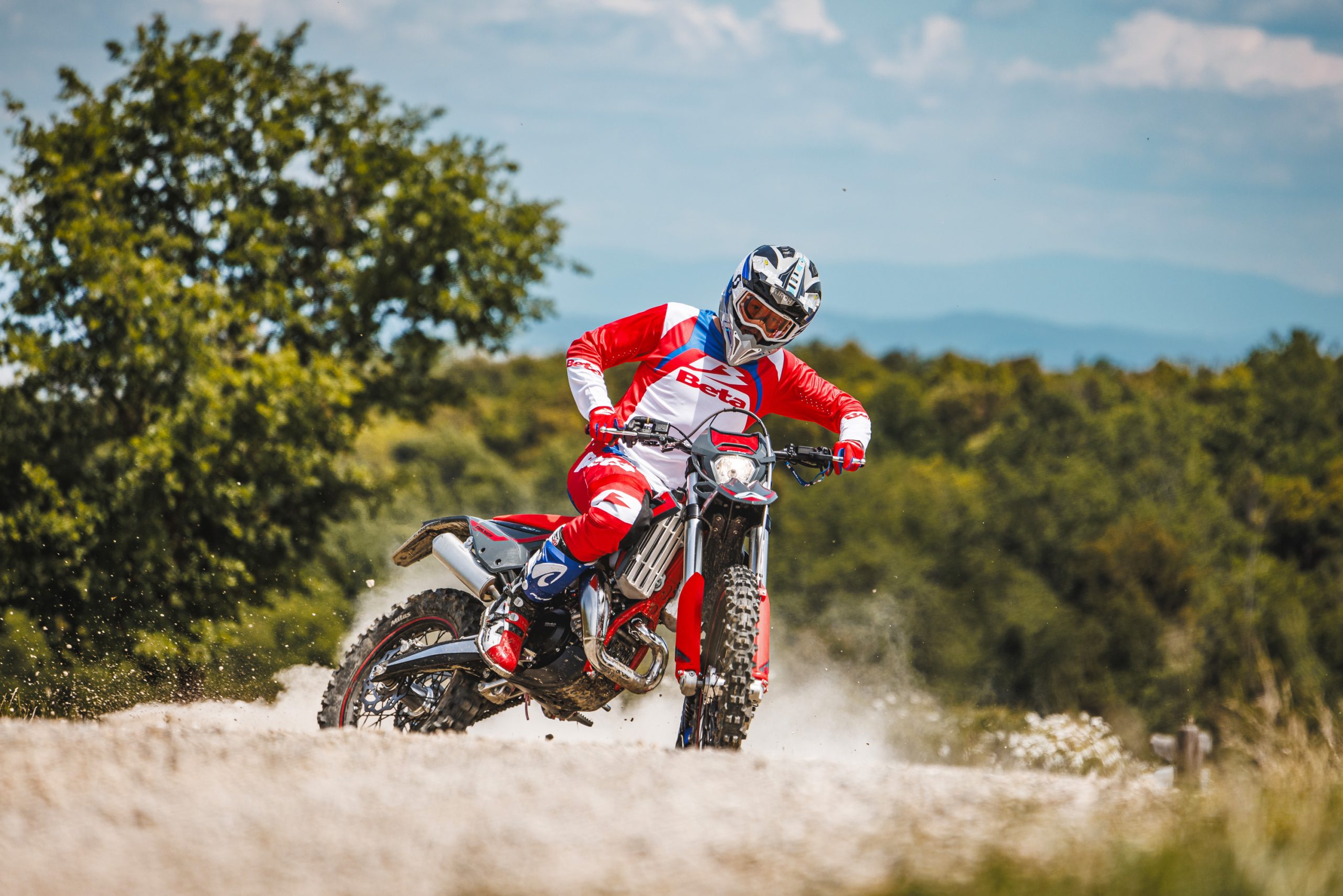 2025 XTRAINER – Beta USA Gallery